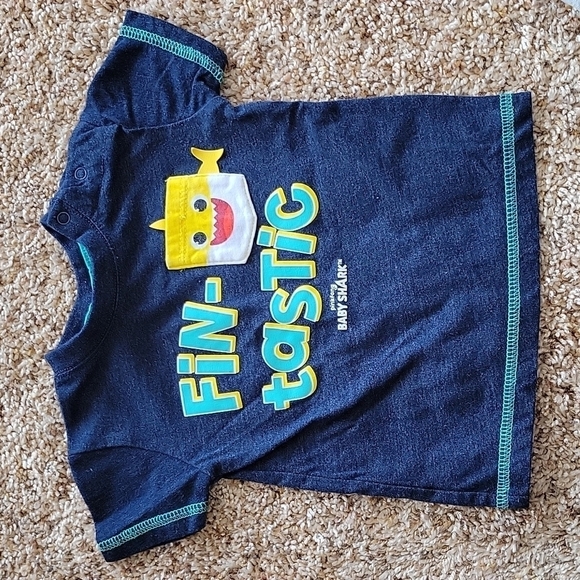Baby Shark outfit, top 0-3m and bottom 3-6m - Picture 2 of 5